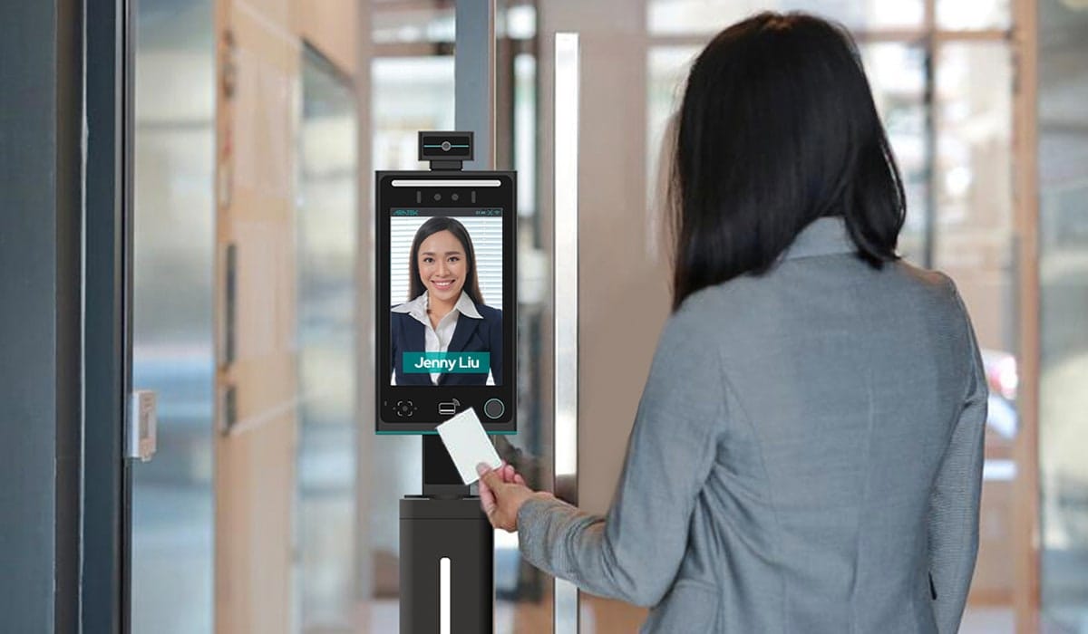 Servicii 5 Control Acces Avansat & Soluții de Pontaj